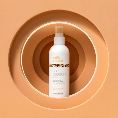 Milk Shake Curl Passion Primer lekki spray do włosów kręconych i falowanych 200ml