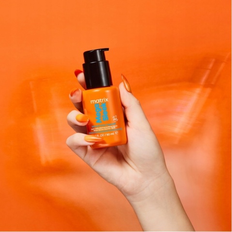 Matrix Total Results Mega Sleek OMG! Top Coat olejek wygładzający przeciw puszeniu się włosów MINI 30ml